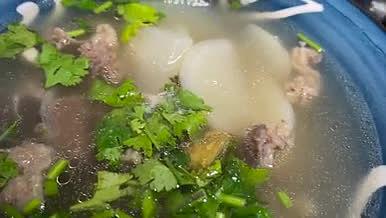 西北美食羊肉泡馍视频的预览图
